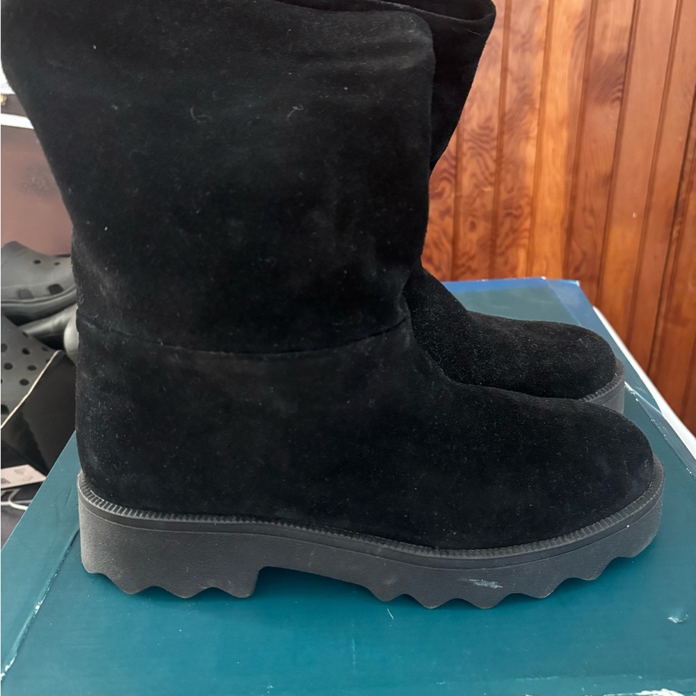 Simple Black Winter Boots